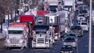 trucks blockading wellngton street ottawa jan 2022